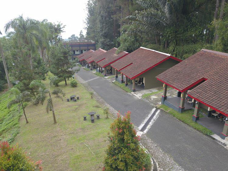 Surya Hotel & Resort Baturraden Exterior foto
