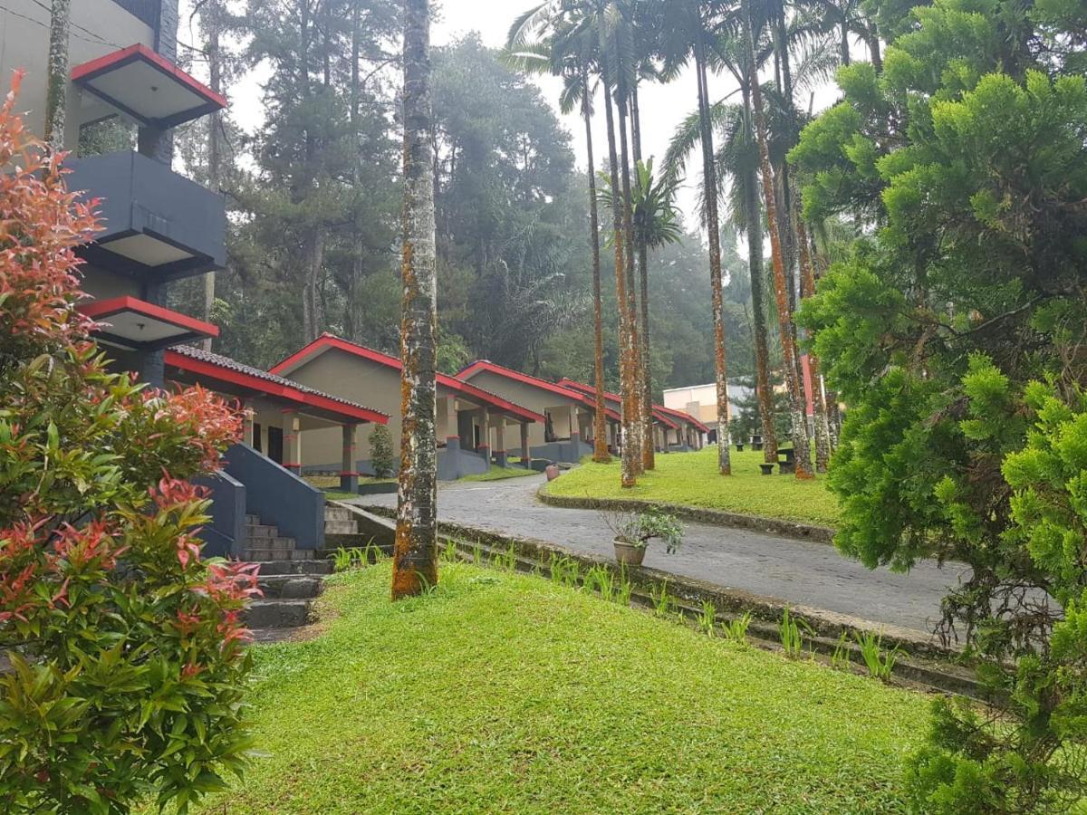 Surya Hotel & Resort Baturraden Exterior foto