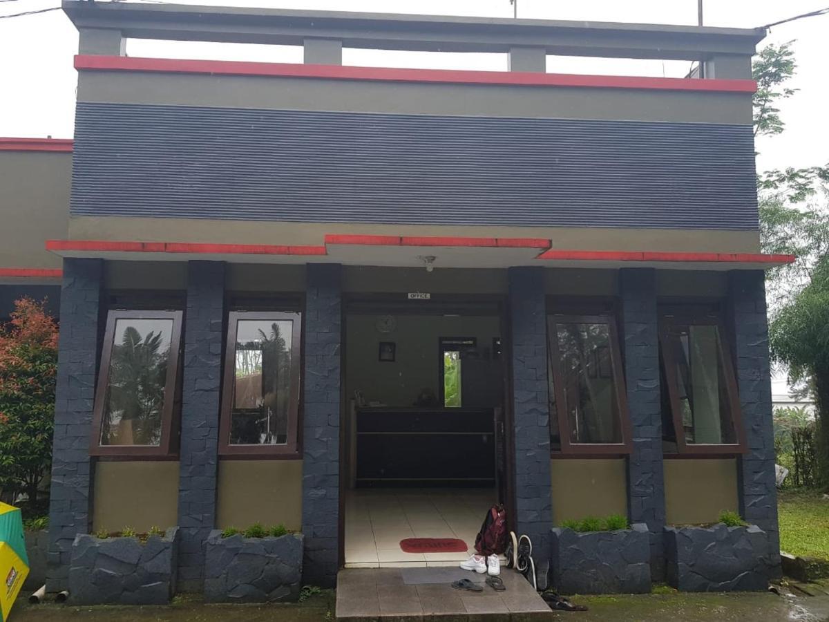 Surya Hotel & Resort Baturraden Exterior foto