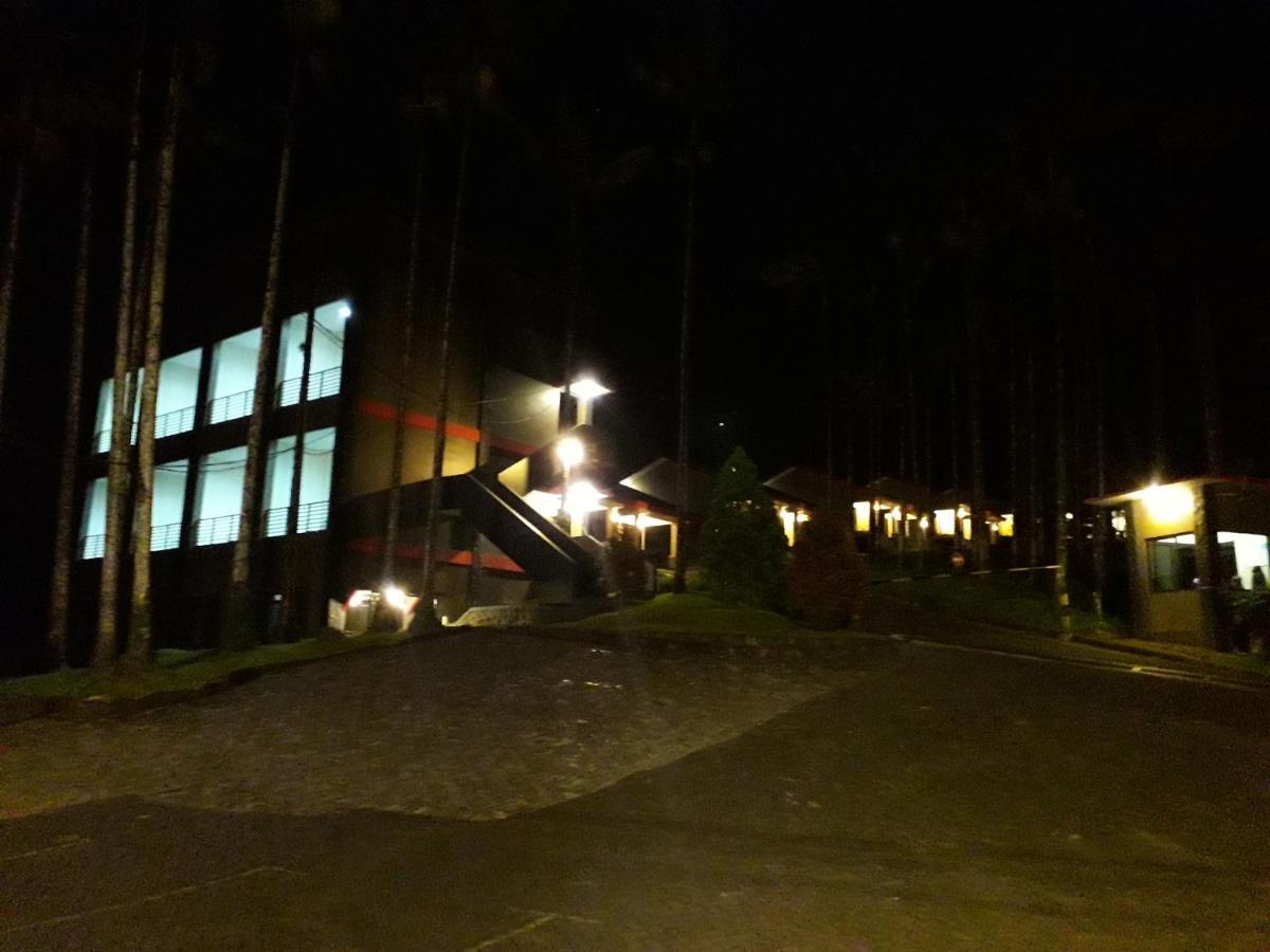 Surya Hotel & Resort Baturraden Exterior foto