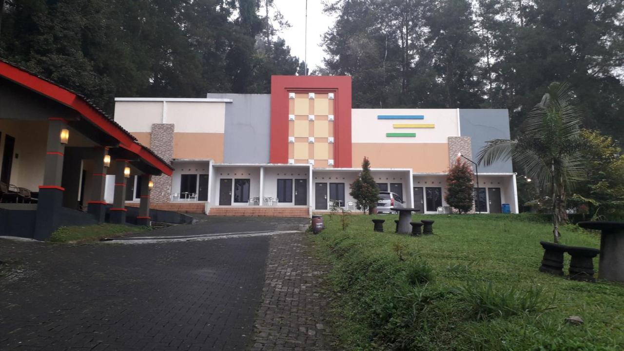 Surya Hotel & Resort Baturraden Exterior foto